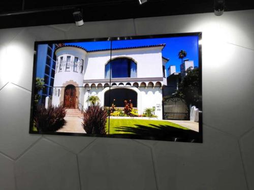 三星液晶顯示技術(shù)經(jīng)多年發(fā)展，已在平板拼接顯示領(lǐng)域占據(jù)重要地位。